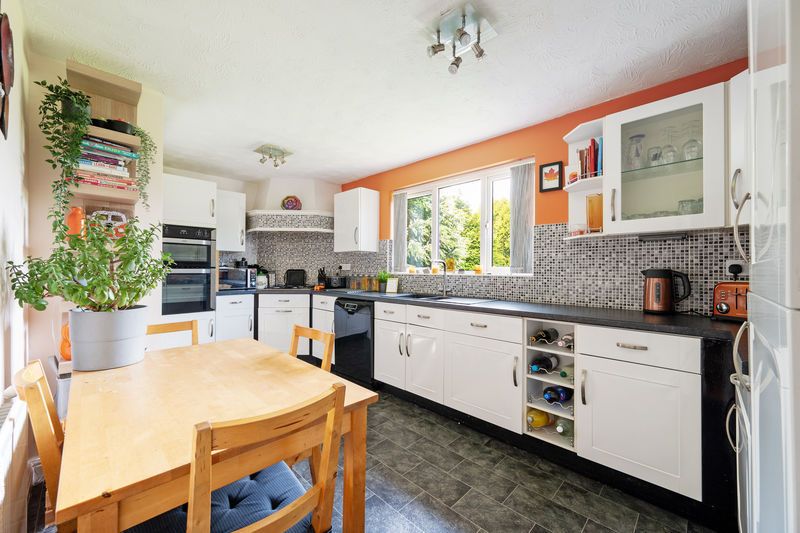 Property photo 3 of 32 Kitchen