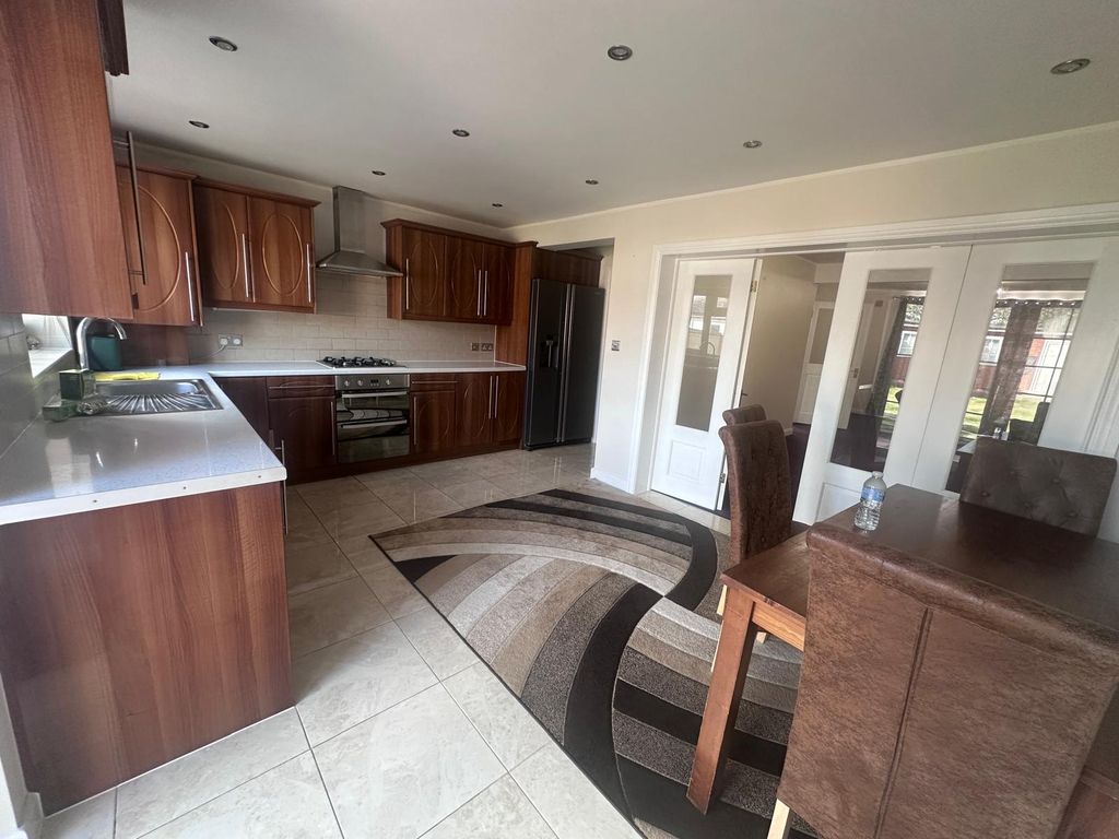 Property photo 3 of 12 Gallery