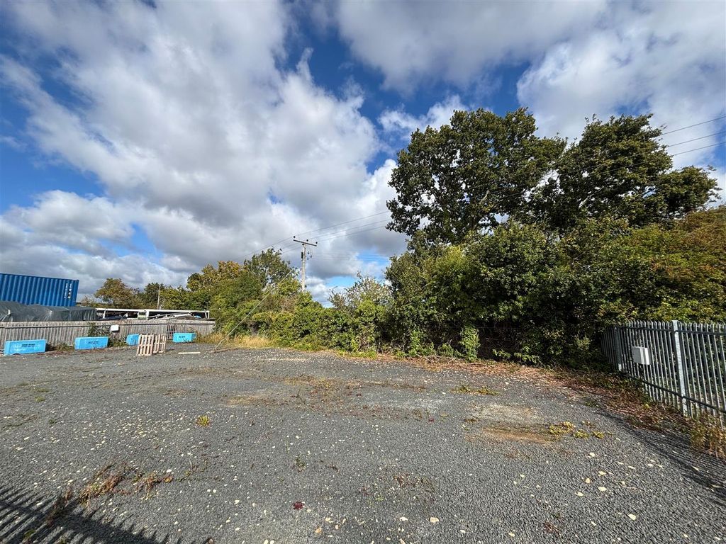 Property photo 2 of 9 Yardspace1 (5).Jpg