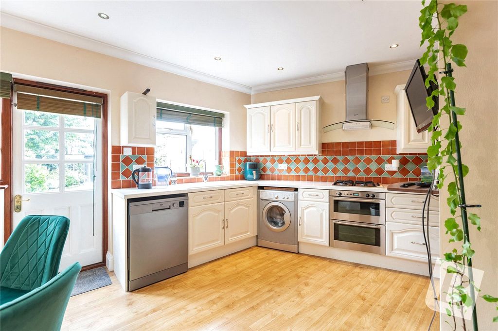 Property photo 3 of 16 Kitchen