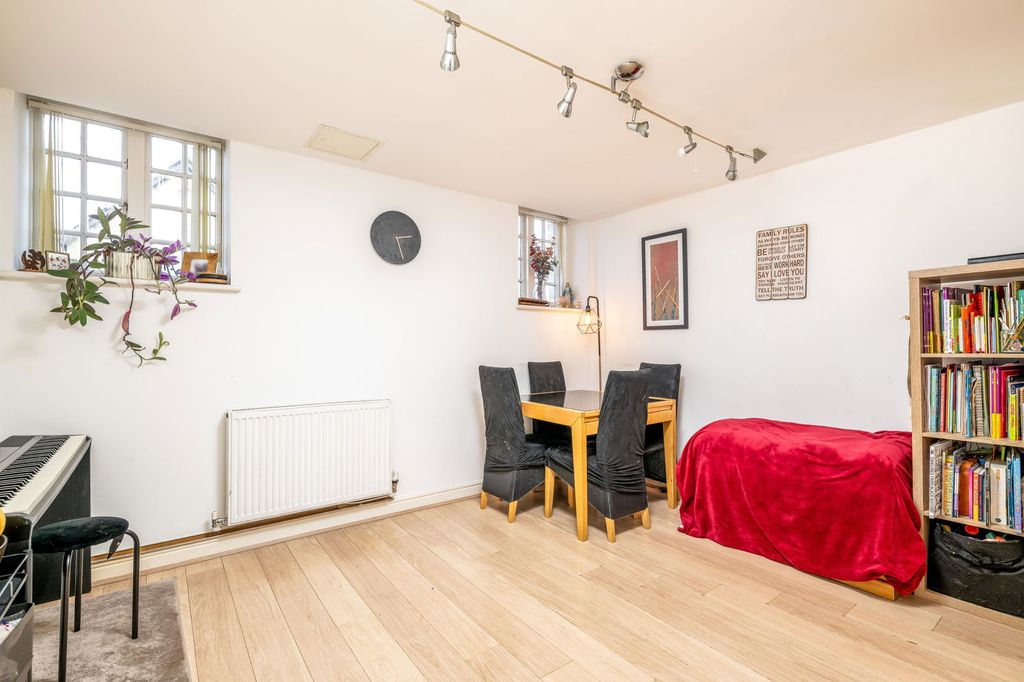 Additional image 7 of 2 bed flat for saleKingsley Avenue, Fairfield, Hitchin SG5