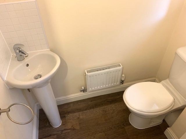 Property photo 3 of 18 19 Roundthorn Guest wc