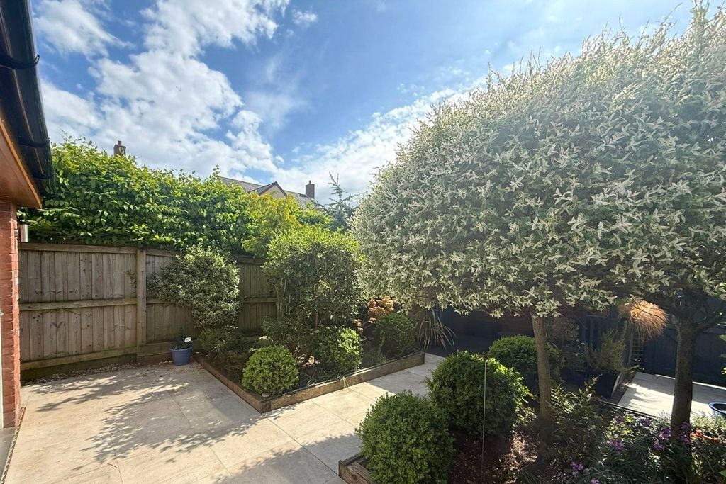 Property photo 2 of 16 Garden