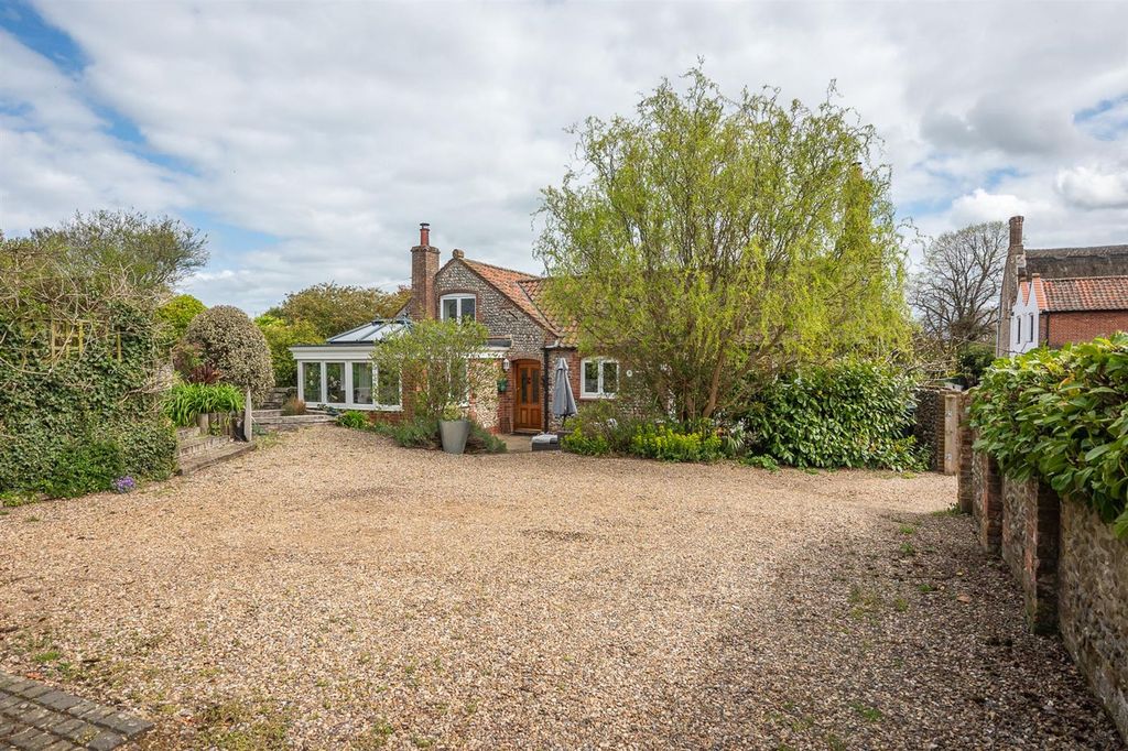 Property photo 1 of 51 Thestables,Churchstreet,Northrepps-11.Jpg