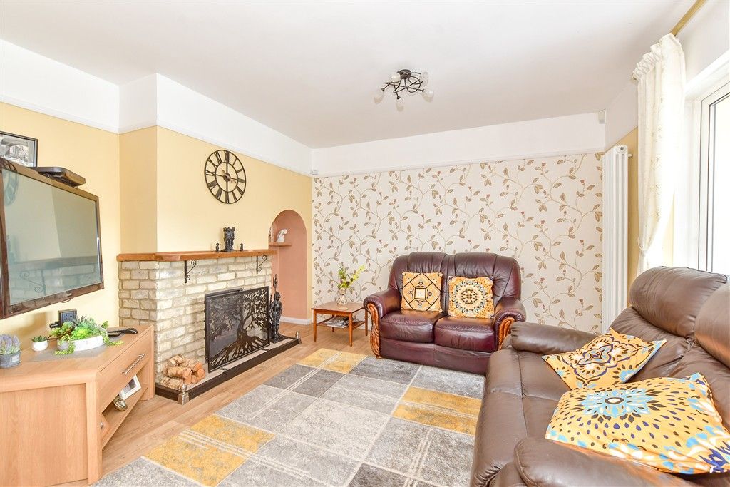 Property photo 3 of 13 Lounge