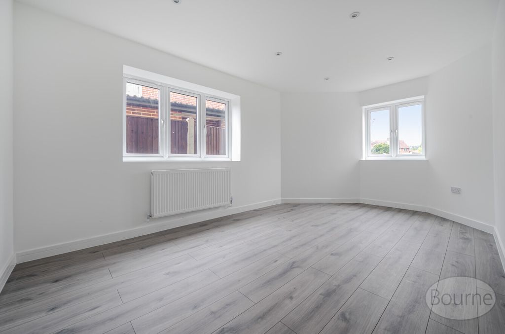 Property photo 2 of 20 324c6A60-d111-470...
