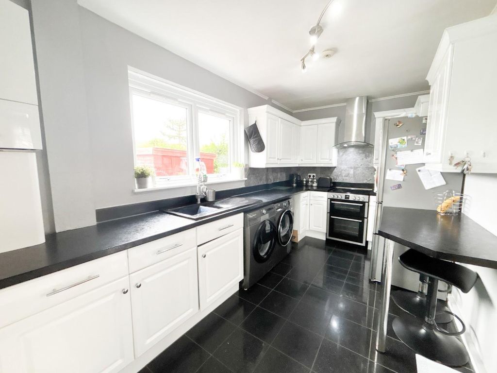 Property photo 3 of 16 Kitchen Breakfast Room