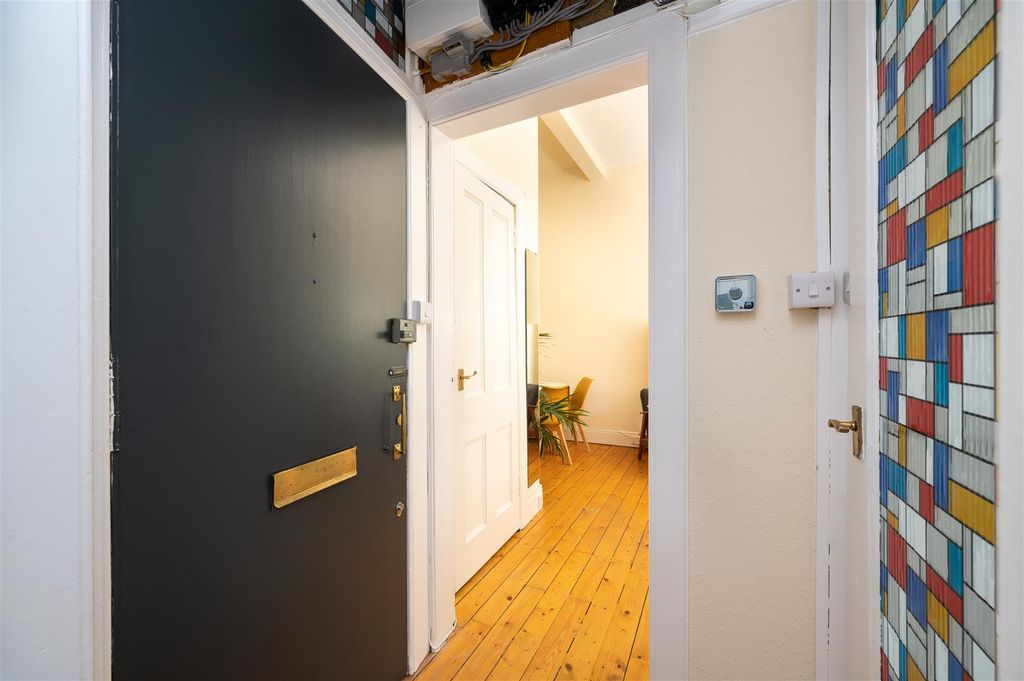 Property photo 3 of 16 Iona Street-7.Jpg