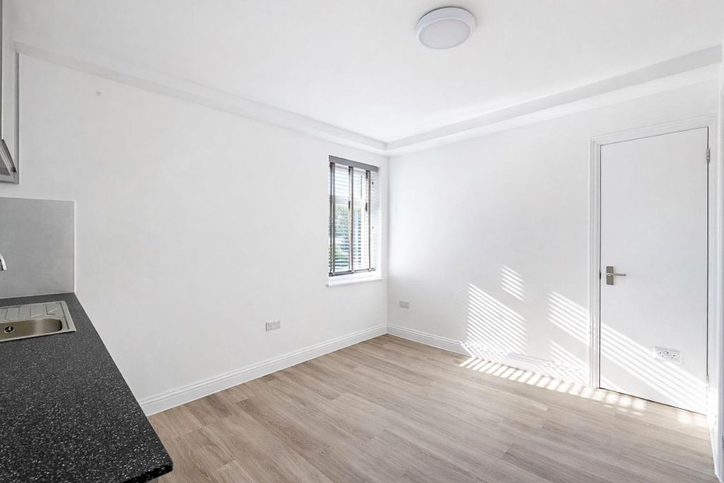 Property photo 2 of 3