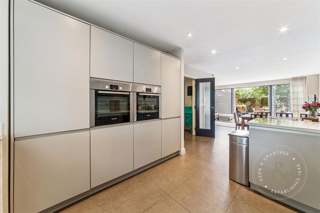 Property photo 2 of 42 Conway-Road-29.Jpg