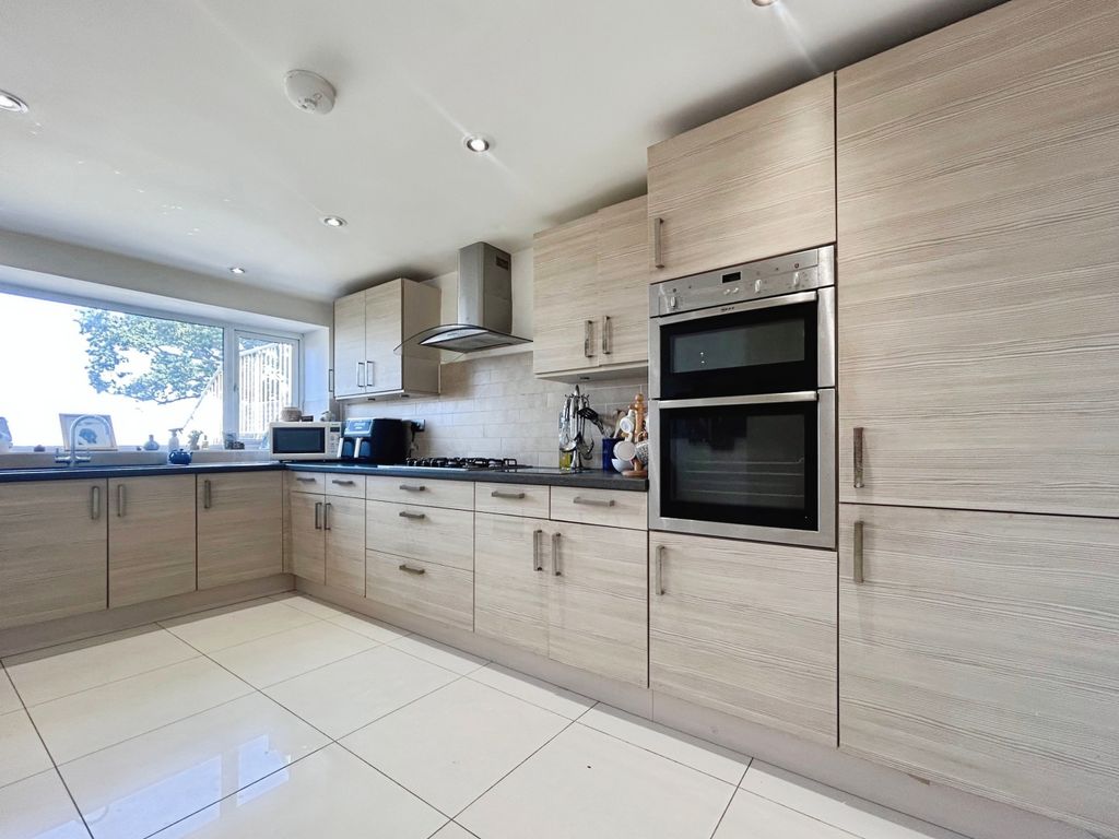 Property photo 2 of 20 6614B0Fc-Image00013