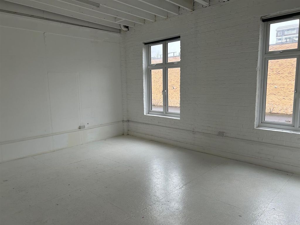 Property photo 2 of 12 1B_Darnleyrd_Unit20 (2).Jpeg