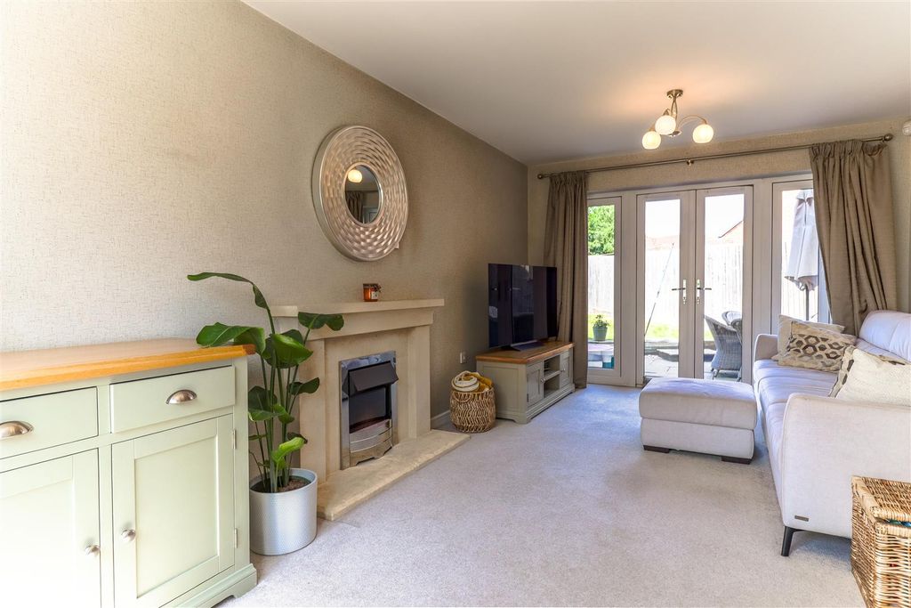 Property photo 3 of 32