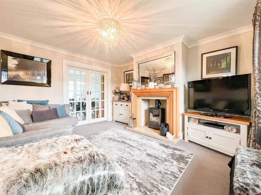 Property photo 3 of 22 Sitting Room