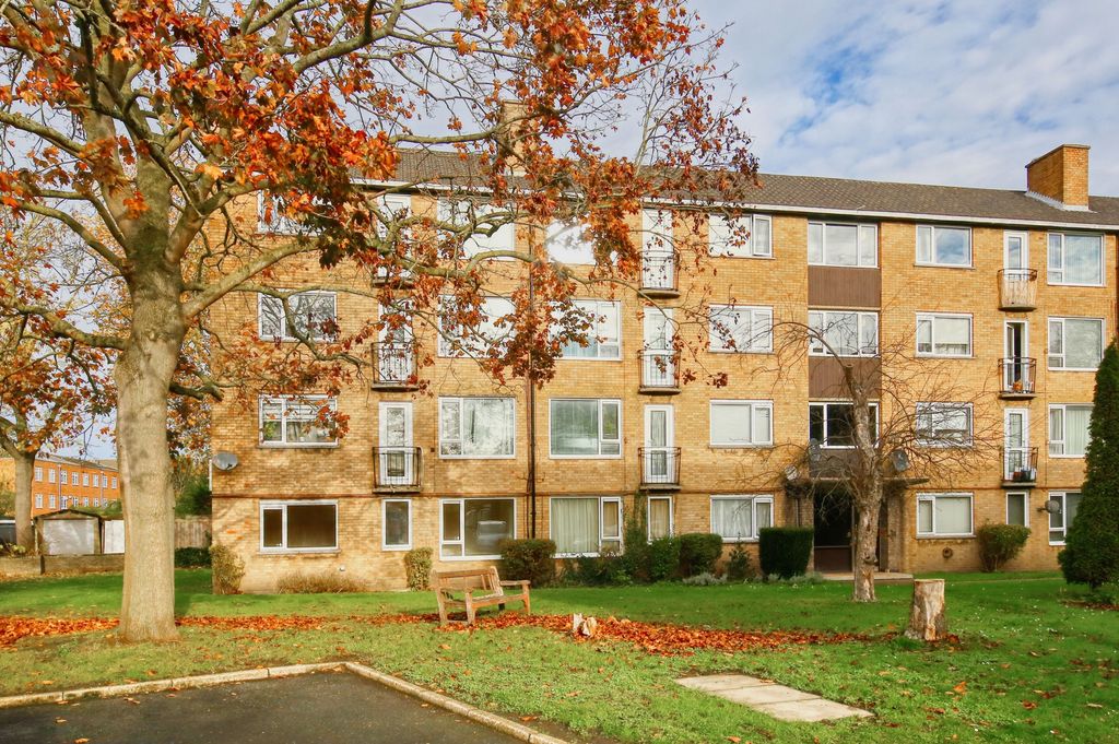 Property photo 1 of 8 Photo 7