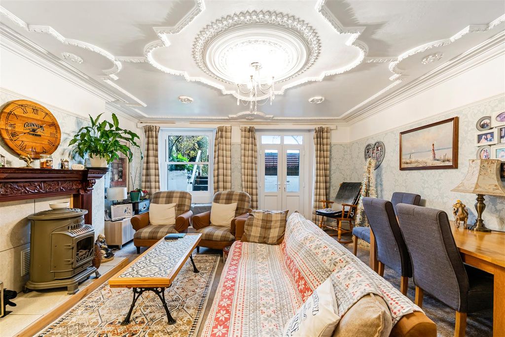 Property photo 3 of 16 Living Room