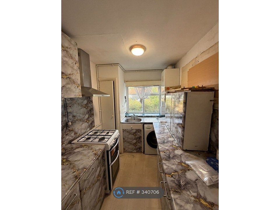 Property photo 1 of 17 Kitchen