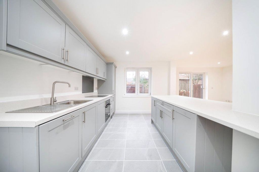 Property photo 3 of 15 Kitchen