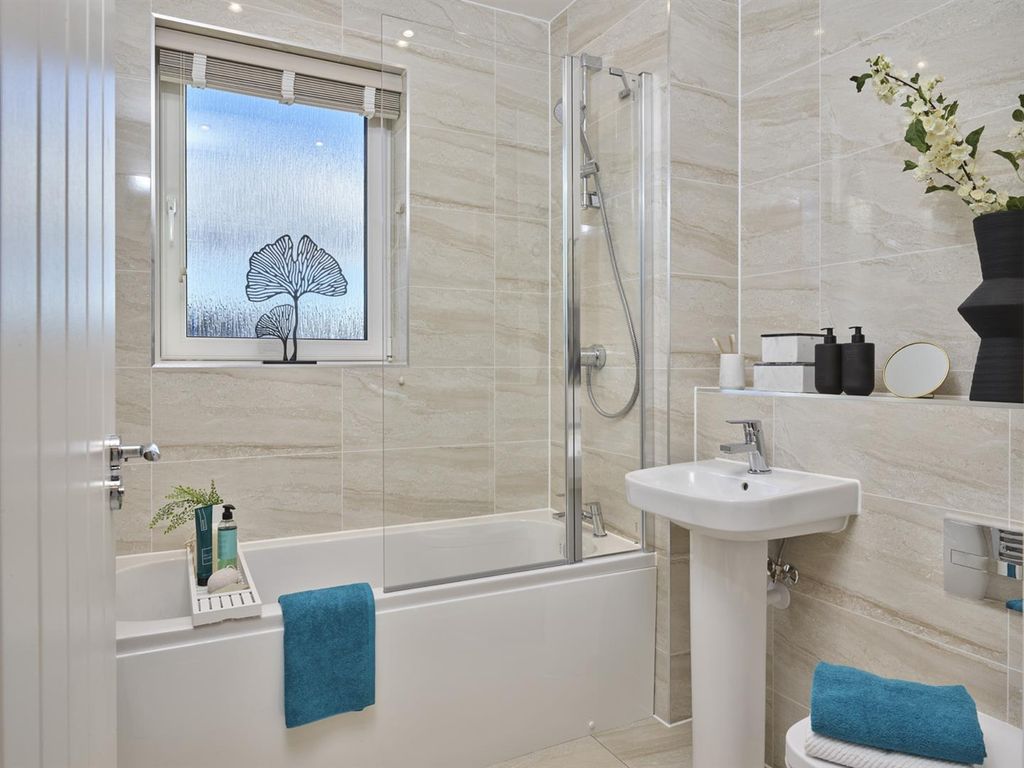Property photo 3 of 15 Bathroom.Jpg
