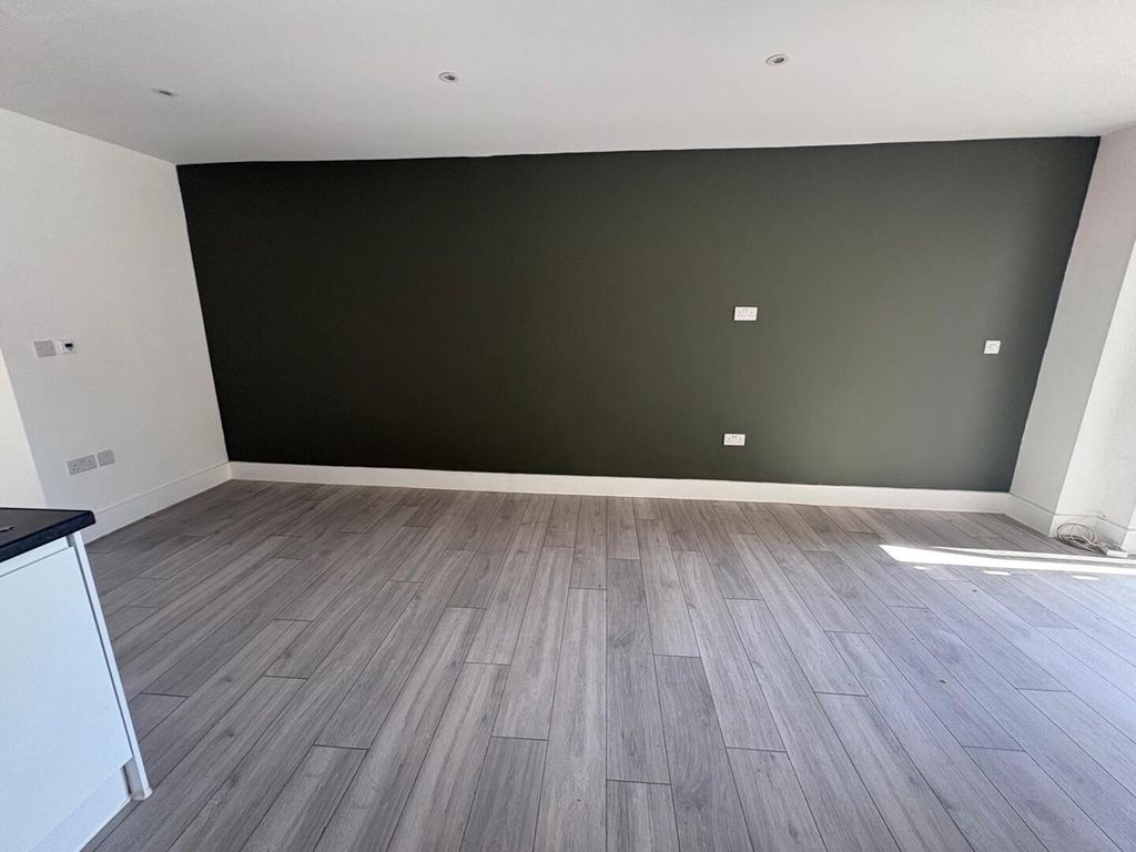 Property photo 3 of 6 Living Room