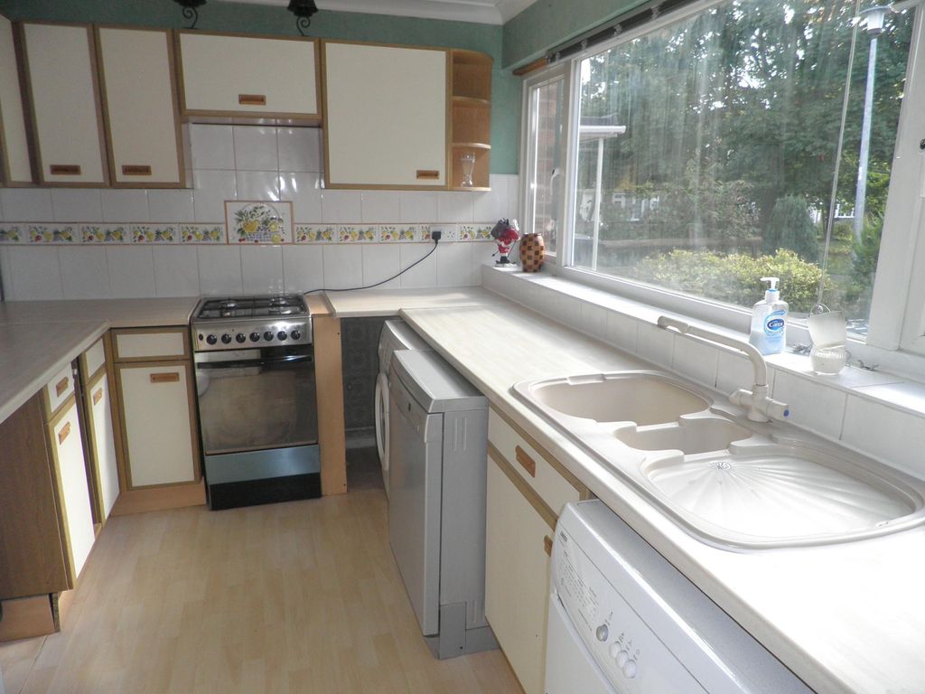 Property photo 2 of 10 Kitchen