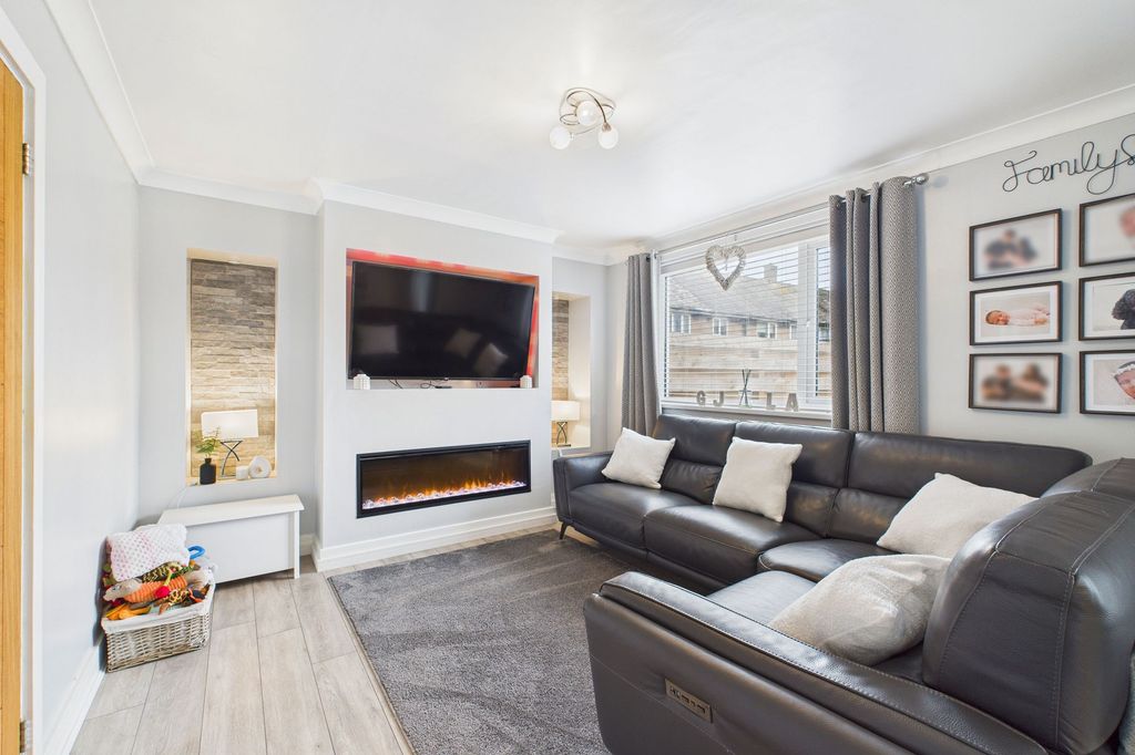 Property photo 1 of 27