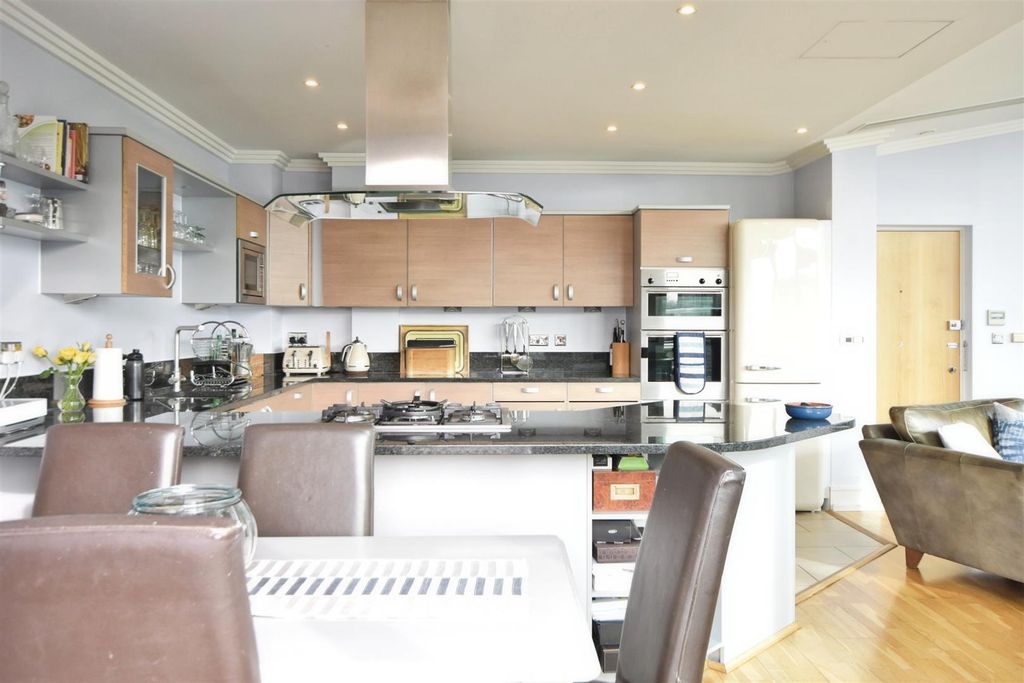 Additional image 6 of 2 bed flat for saleTallow Road, Brentford TW8