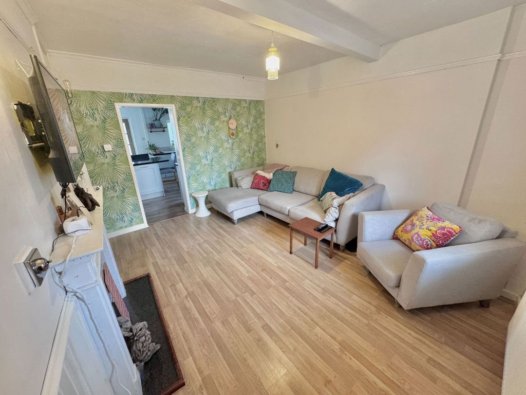 Property photo 3 of 28