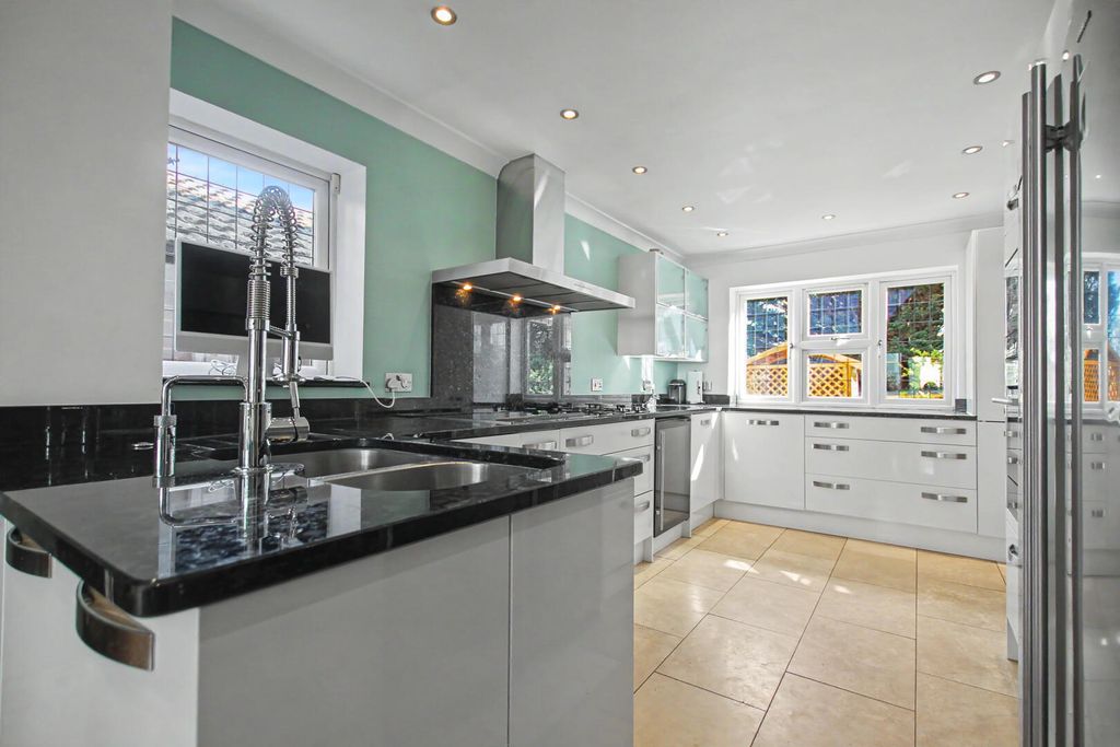 Property photo 2 of 32 Kitchen