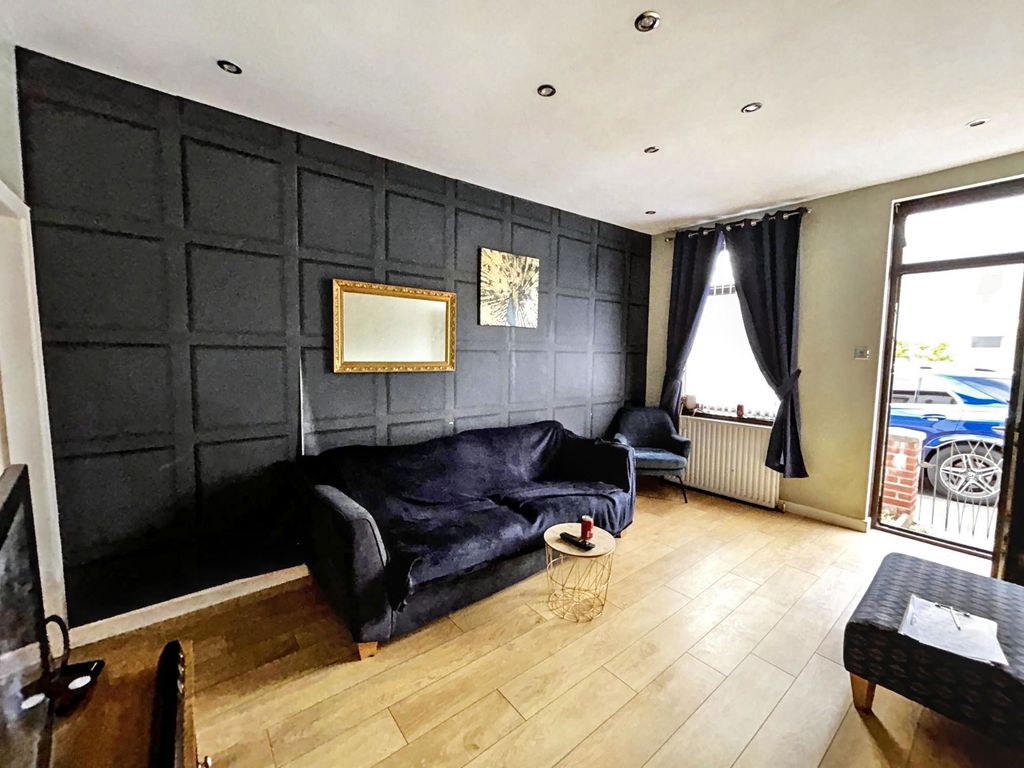 Property photo 2 of 11