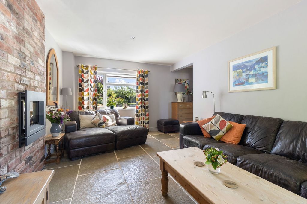 Property photo 3 of 21