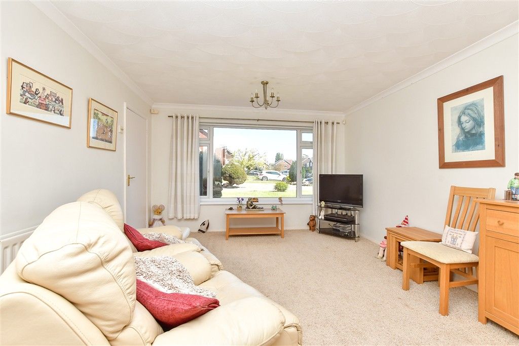 Property photo 3 of 10 Lounge