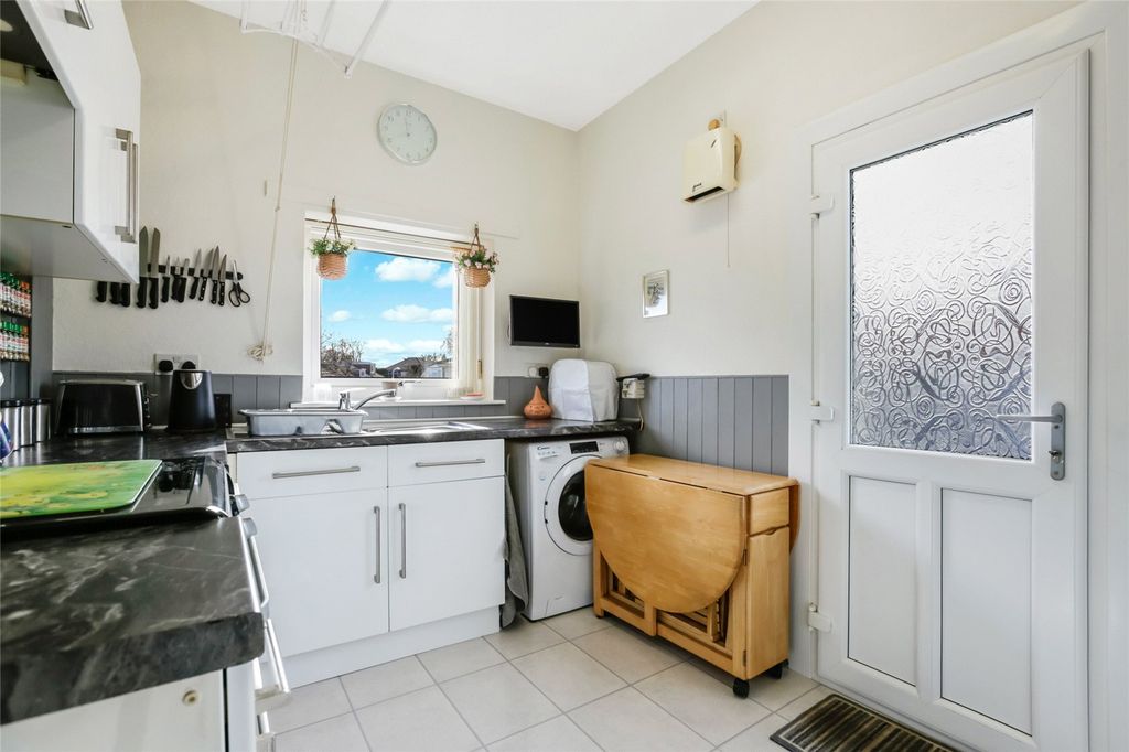 Property photo 3 of 28 Kitchen