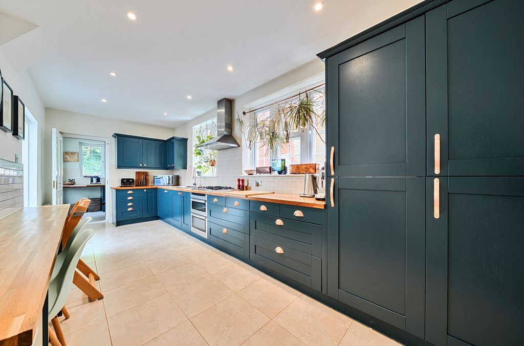Property photo 2 of 31 1480169-10-6A319d...