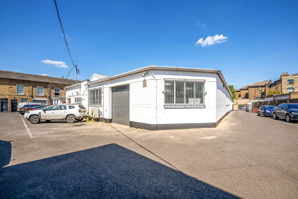 Property photo 1 of 3