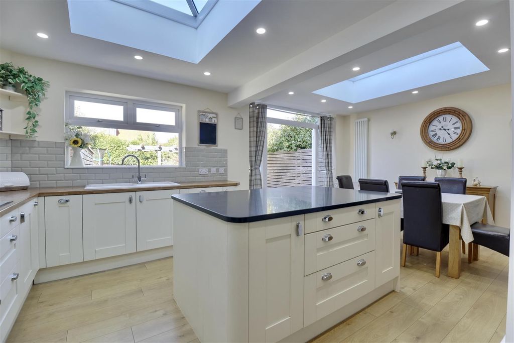 Property photo 2 of 33 B5E1A1Ac-B742-4C29-8F71-22350E137911_1_201_A.Jpeg