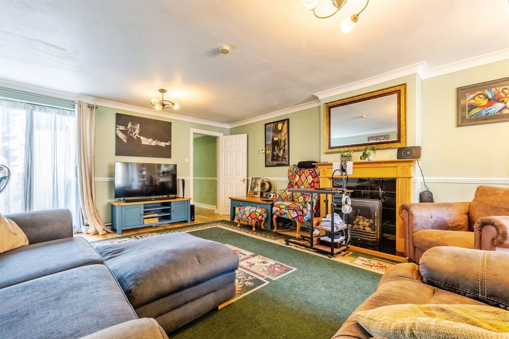 Property photo 3 of 19
