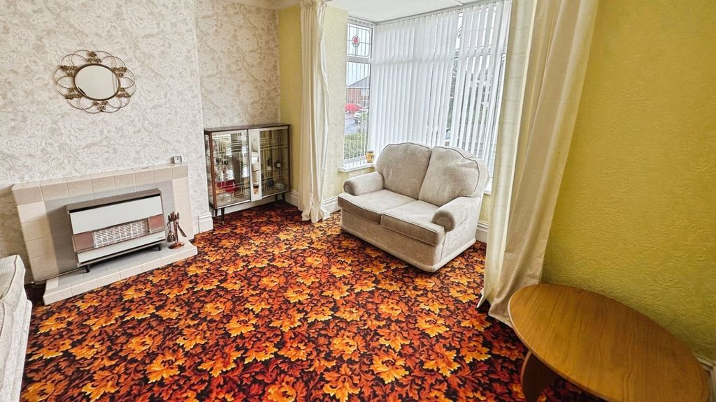 Property photo 3 of 15 Lounge