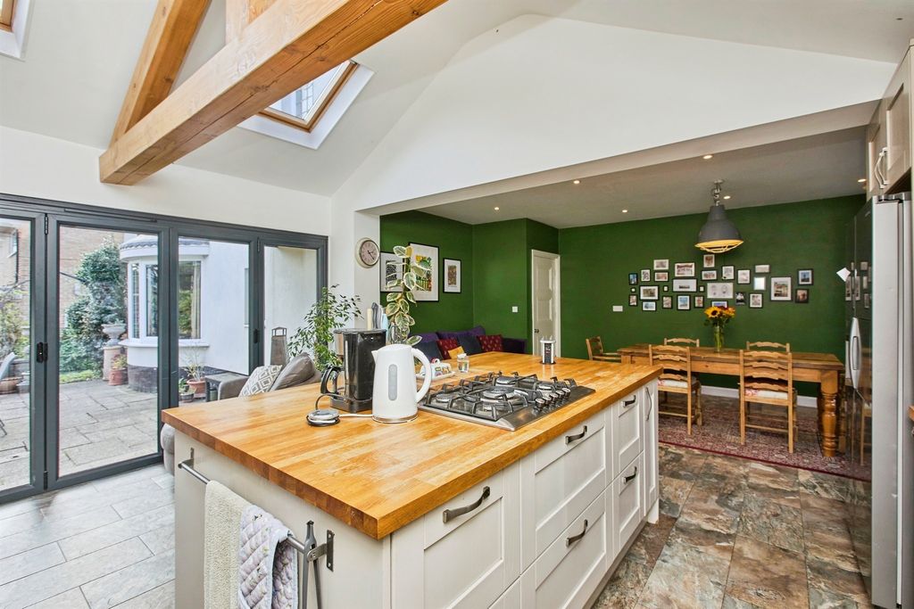 Property photo 3 of 36