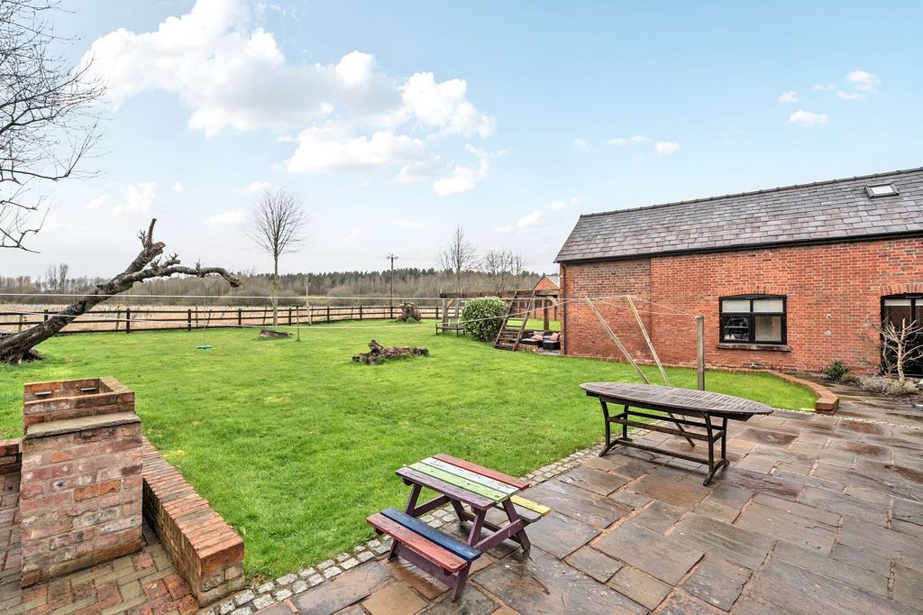 Property photo 2 of 25