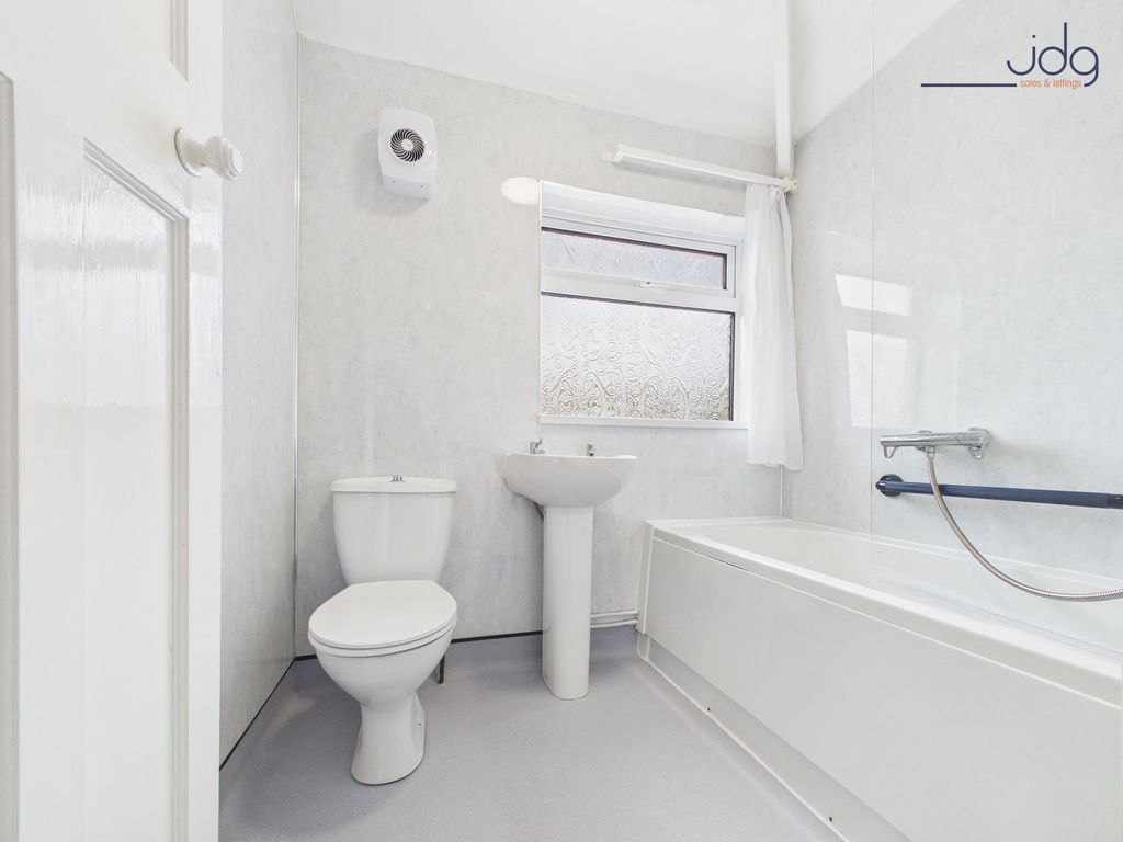 Property photo 3 of 10 Bathroom