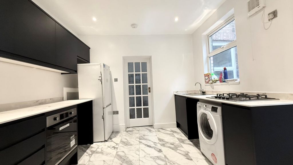 Property photo 3 of 13 Image