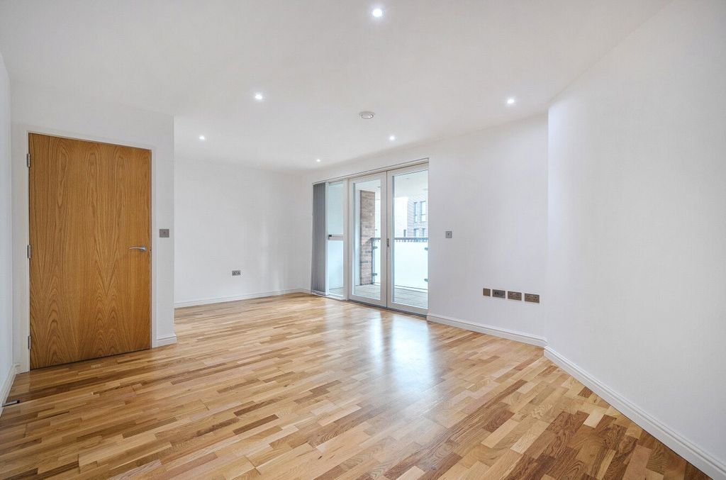 Property photo 1 of 20 Reception Room