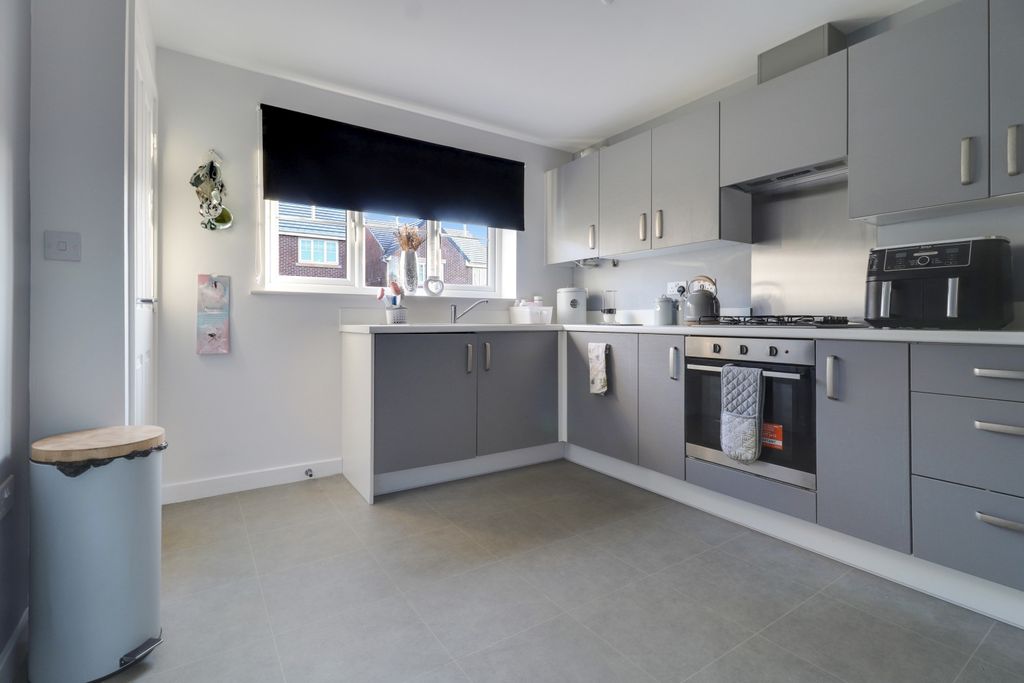 Property photo 2 of 13 Img_2464-Img_2466