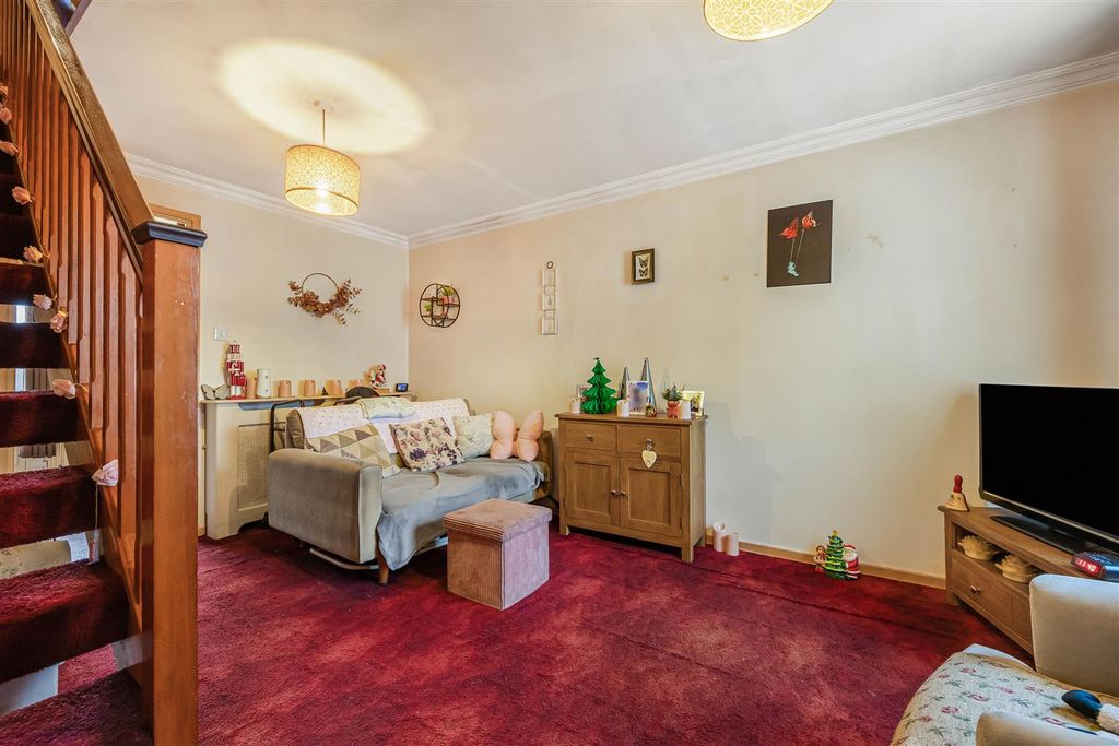 Property photo 3 of 10 2_67121.Jpg