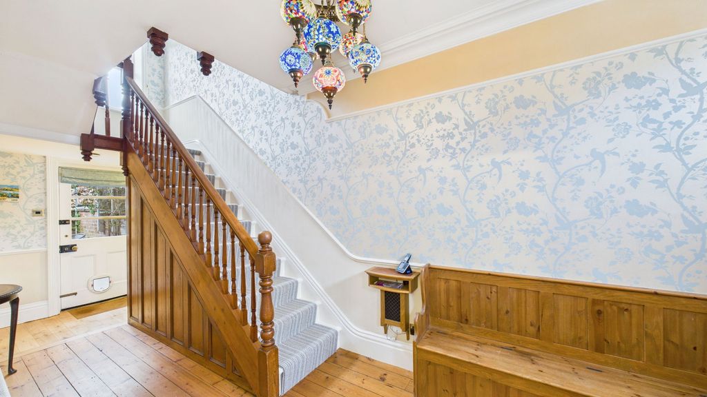 Property photo 3 of 28