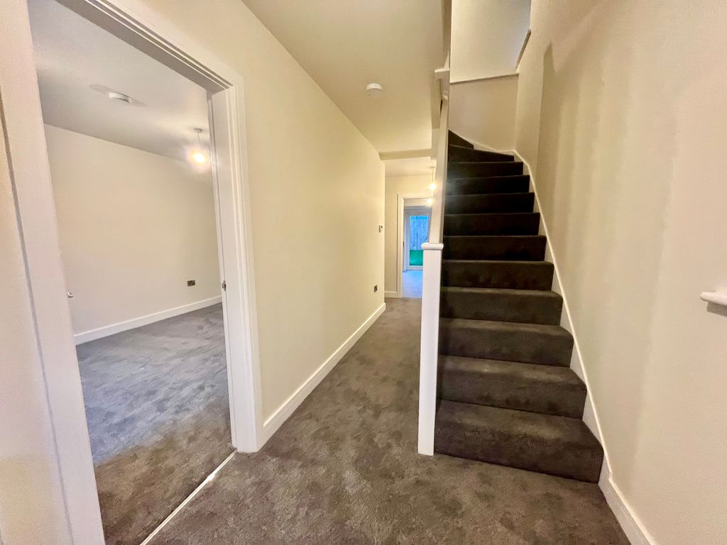 Property photo 2 of 14 Bathroom