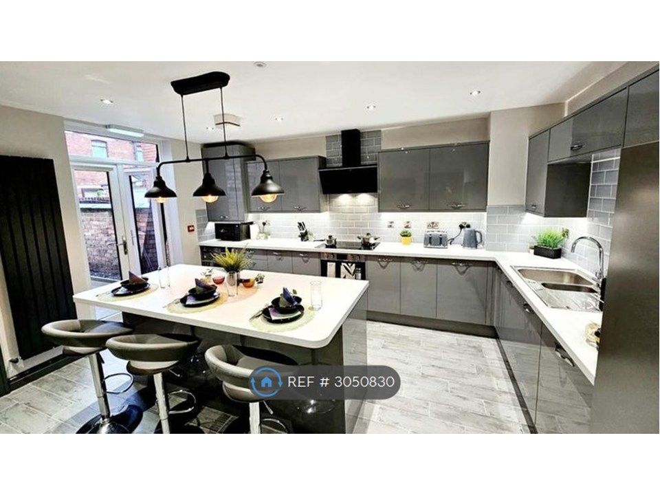 Property photo 1 of 7 Shared Kitchen