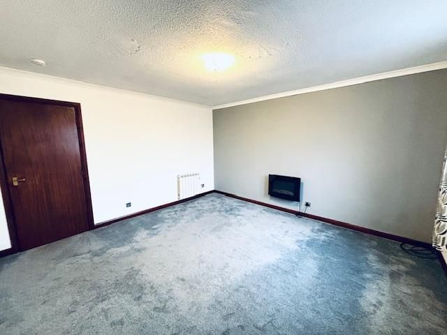 Property photo 3 of 21 Living Room