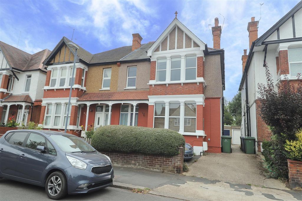Property photo 1 of 19 Pinner View